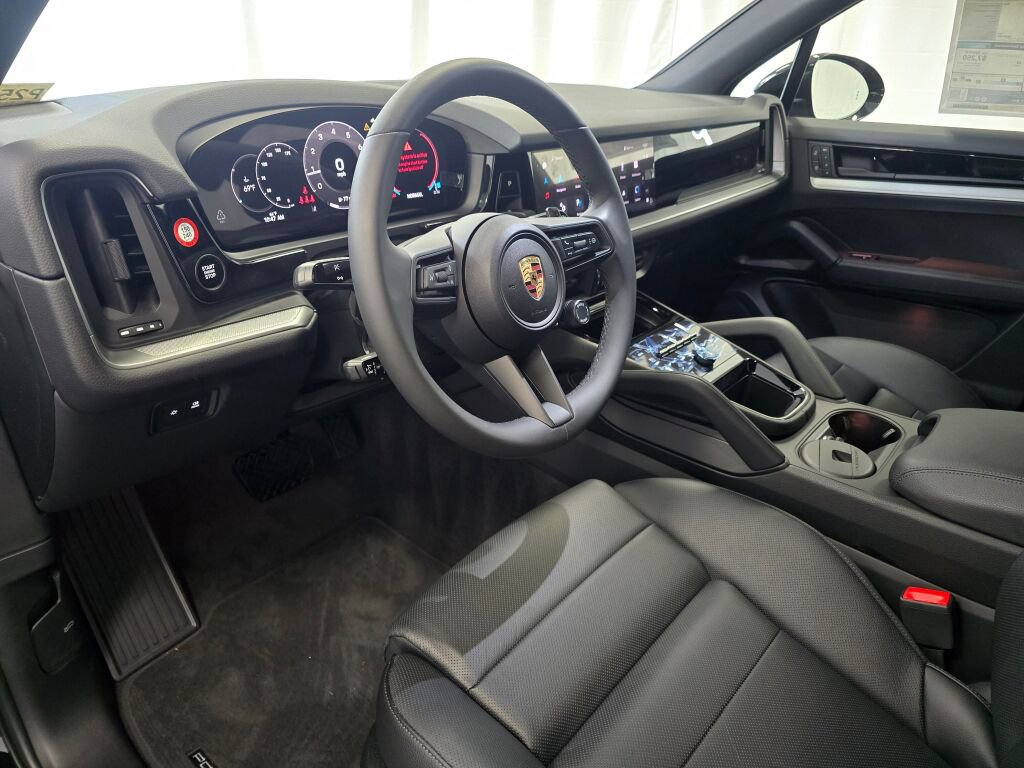 Certified 2025 Porsche Cayenne image 4