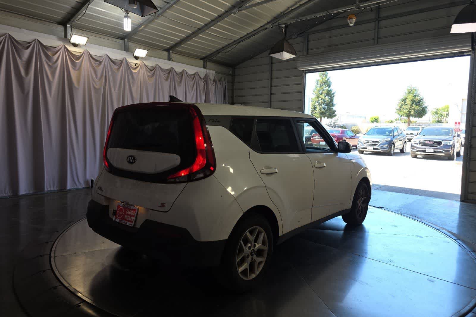 Used 2020 Kia Soul S FWD image 3
