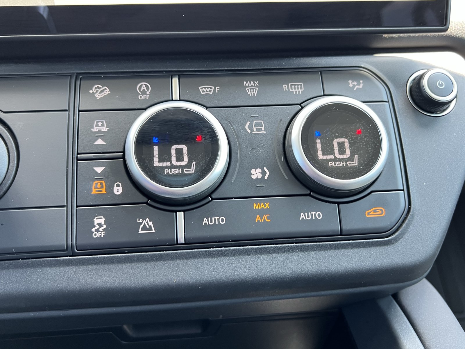 Used 2026 Land Rover Defender 110 S AWD/4WD image 28