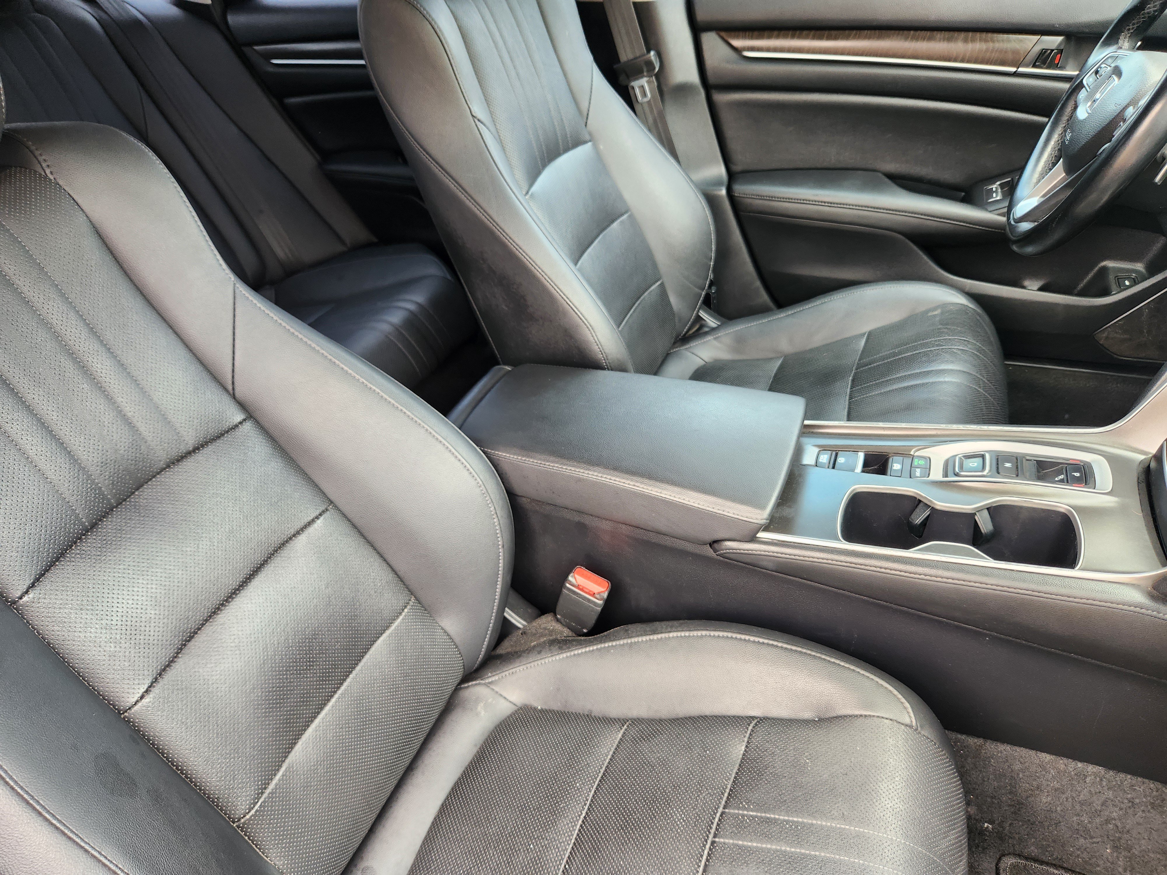 Used 2020 Honda Accord Touring image 10
