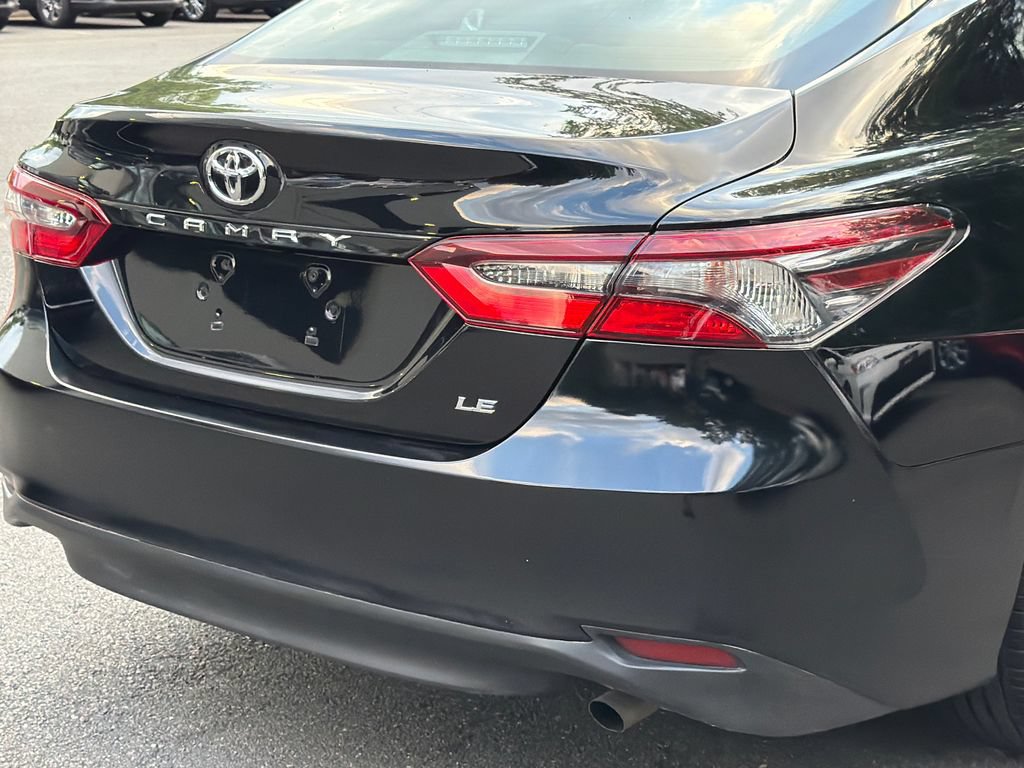 Used 2021 Toyota Camry LE FWD image 5