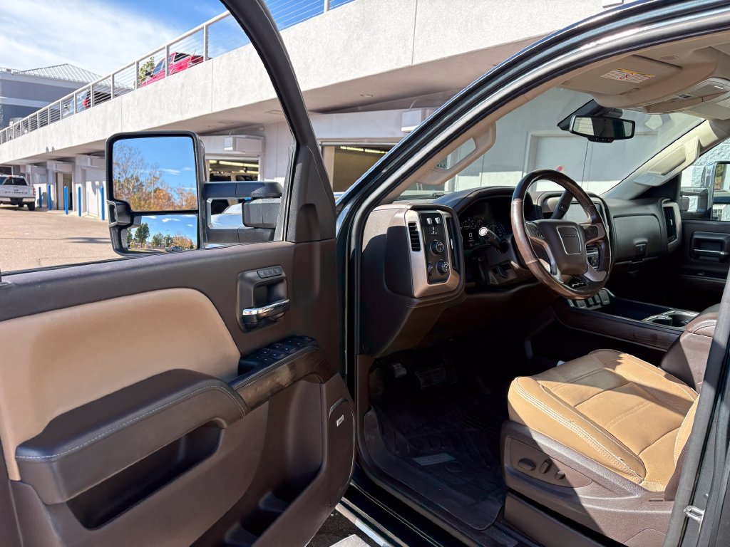 Used 2019 GMC Sierra 2500 Denali w/ Duramax Plus Package AWD/4WD image 15