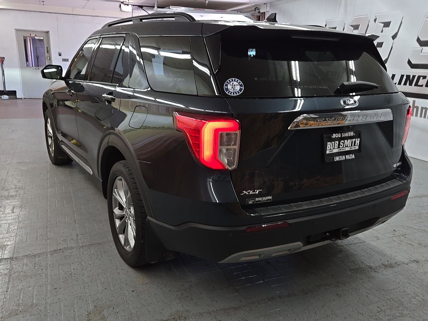 Used 2023 Ford Explorer XLT image 4