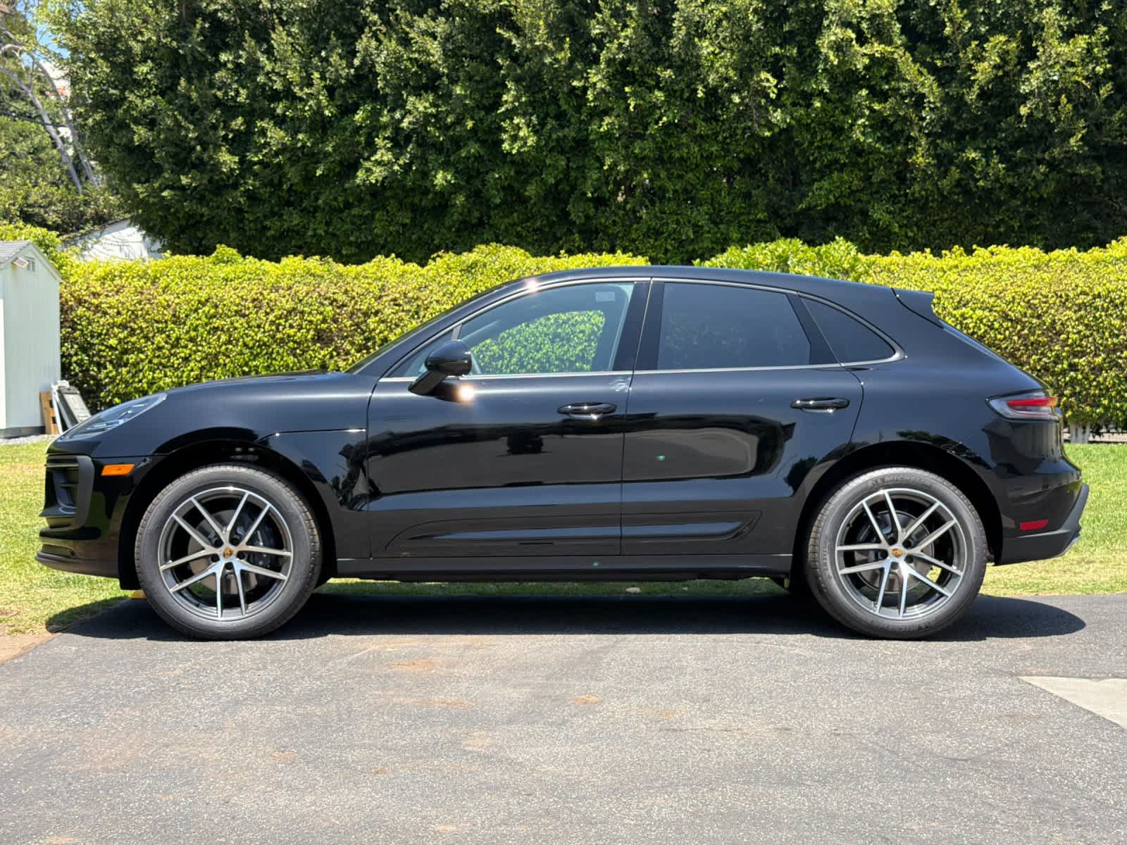New 2026 Porsche Macan AWD/4WD image 2