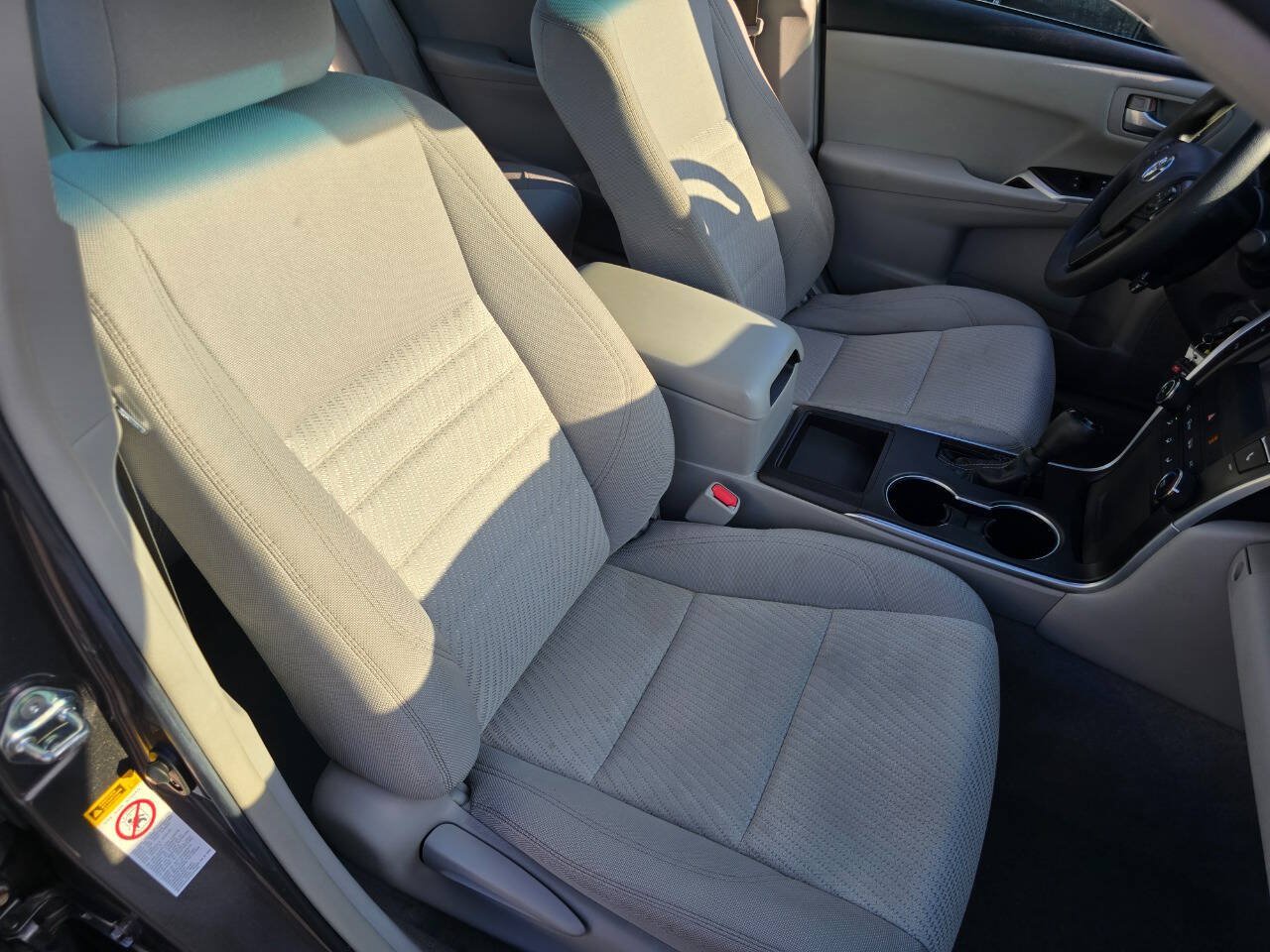 Used 2016 Toyota Camry LE FWD image 29