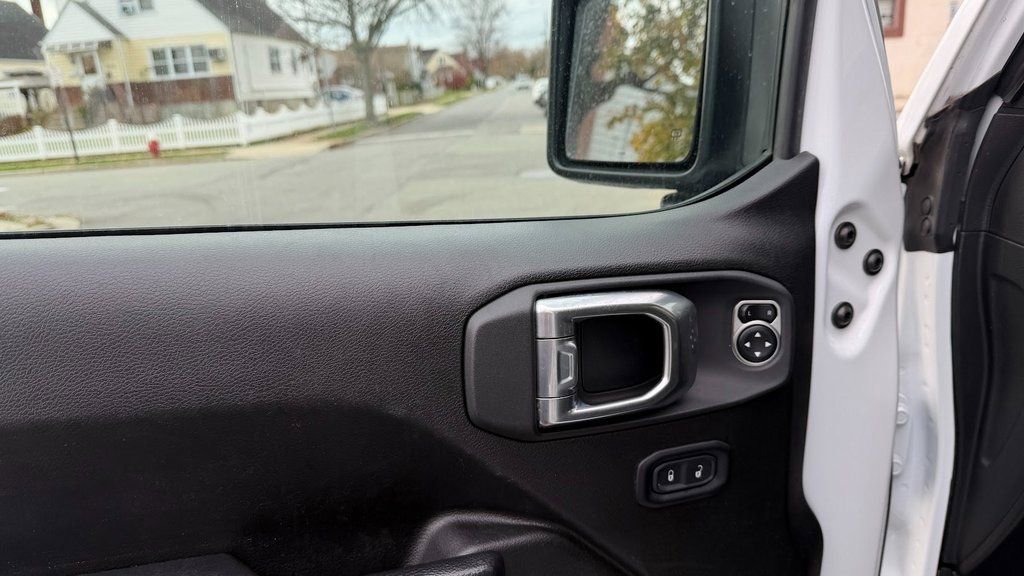 Used 2024 Jeep Wrangler Sport S image 12