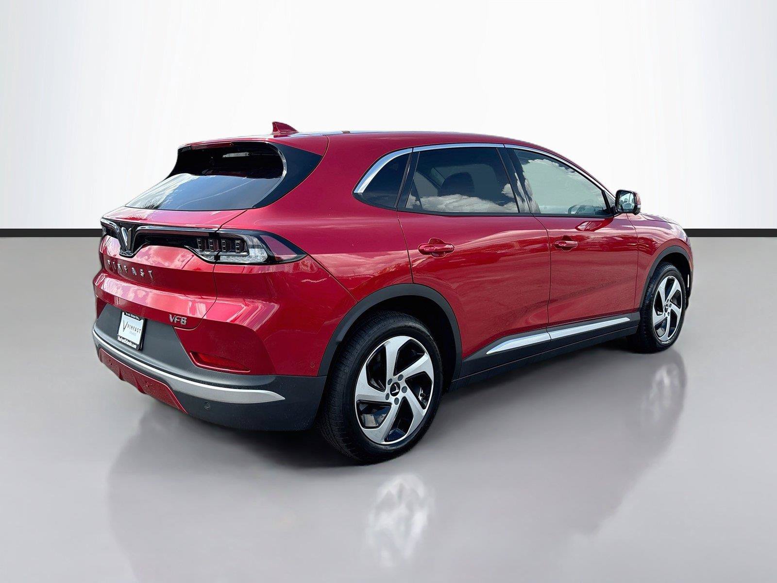 New 2027 VinFast VF 8 Eco AWD/4WD image 7