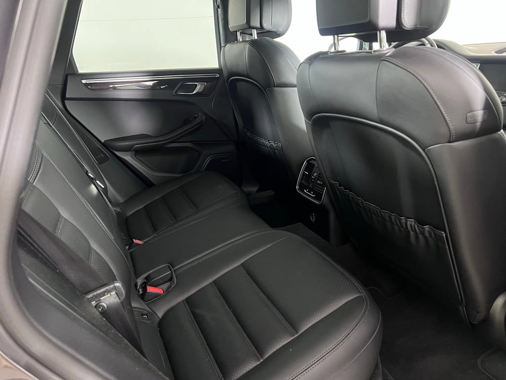 Certified 2018 Porsche Macan Turbo AWD/4WD image 25
