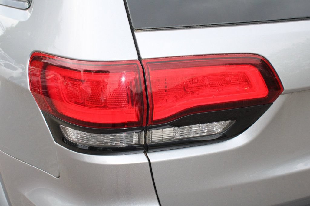 Used 2017 Jeep Grand Cherokee Altitude RWD image 10
