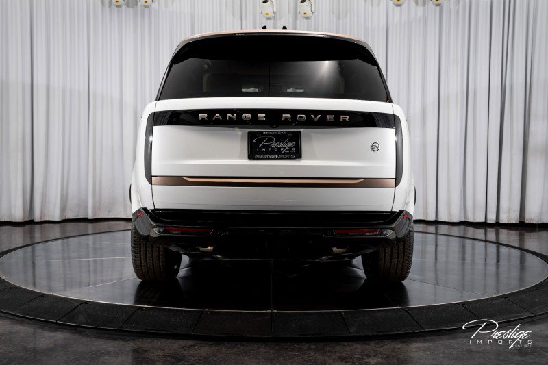 Used 2023 Land Rover Range Rover SV image 10