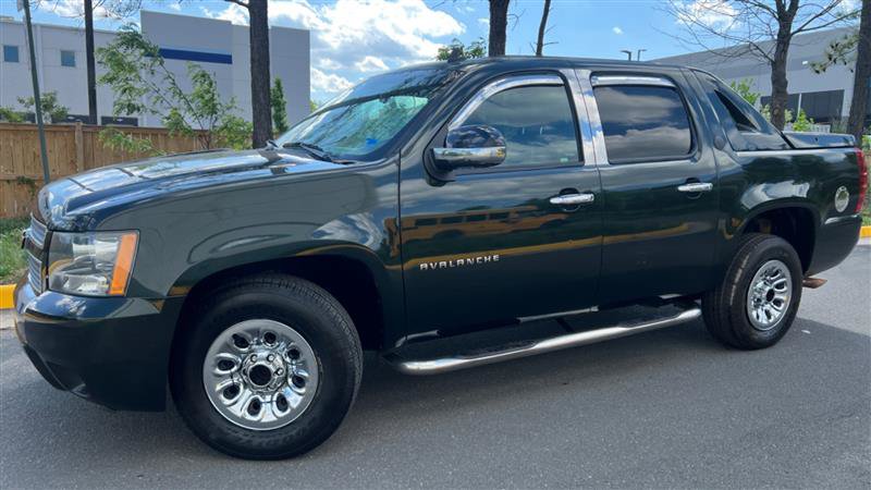 Used 2013 Chevrolet Avalanche LT RWD image 4