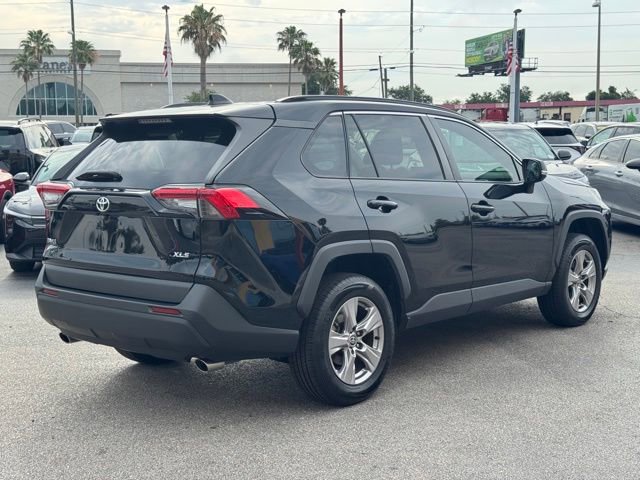 Used 2022 Toyota RAV4 XLE w/ Convenience Package FWD image 5