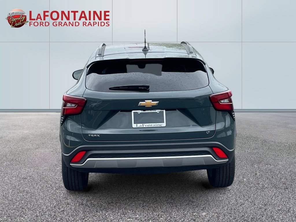 Used 2025 Chevrolet Trax LT FWD image 6
