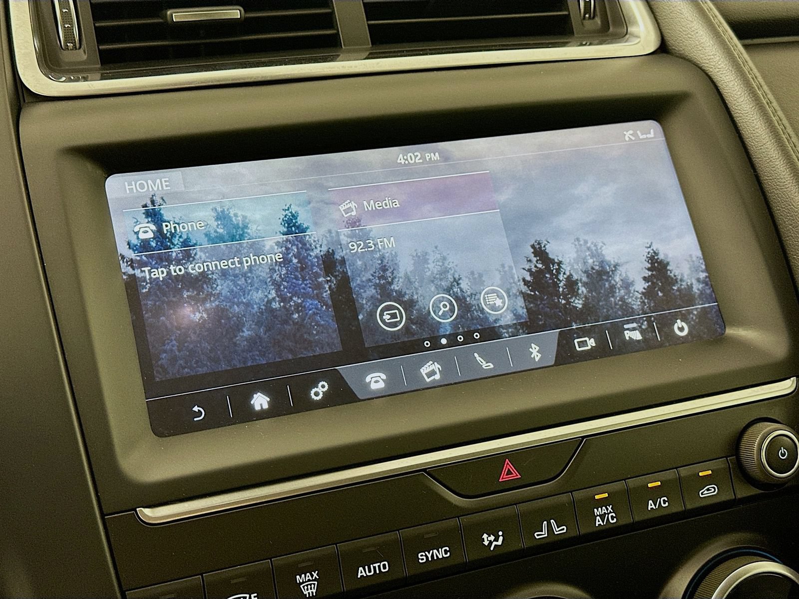 Used 2020 Jaguar E-PACE AWD/4WD image 23