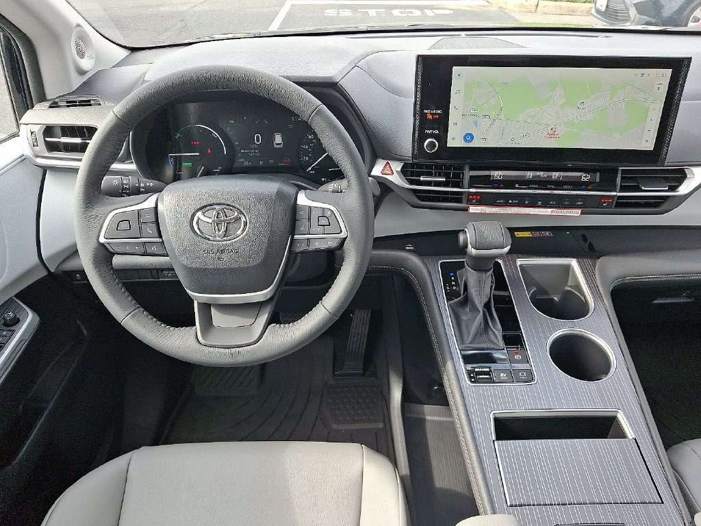 Used 2026 Toyota Sienna XLE FWD image 15
