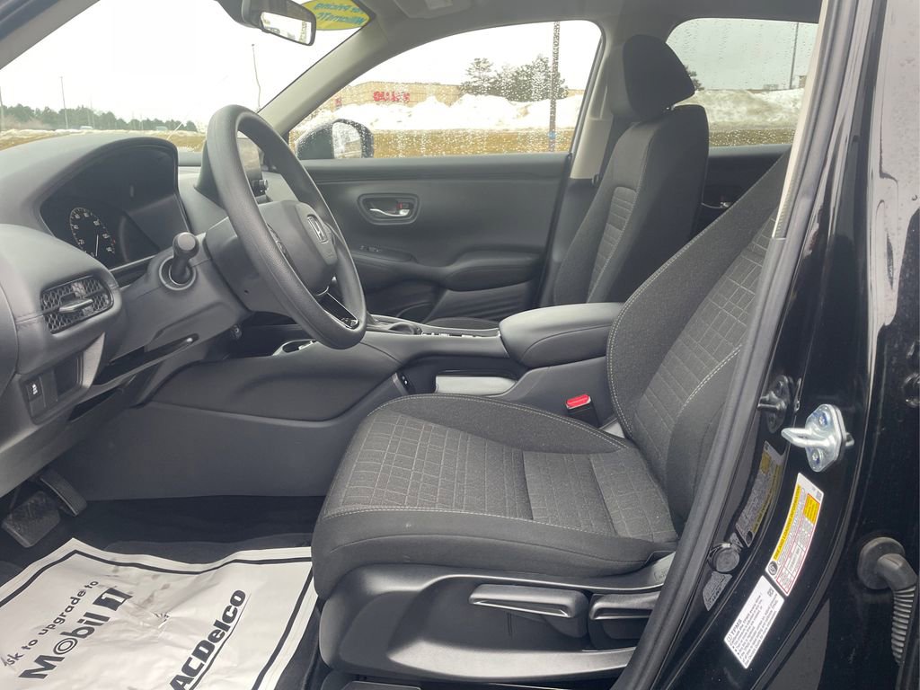 Used 2025 Honda HR-V LX image 9