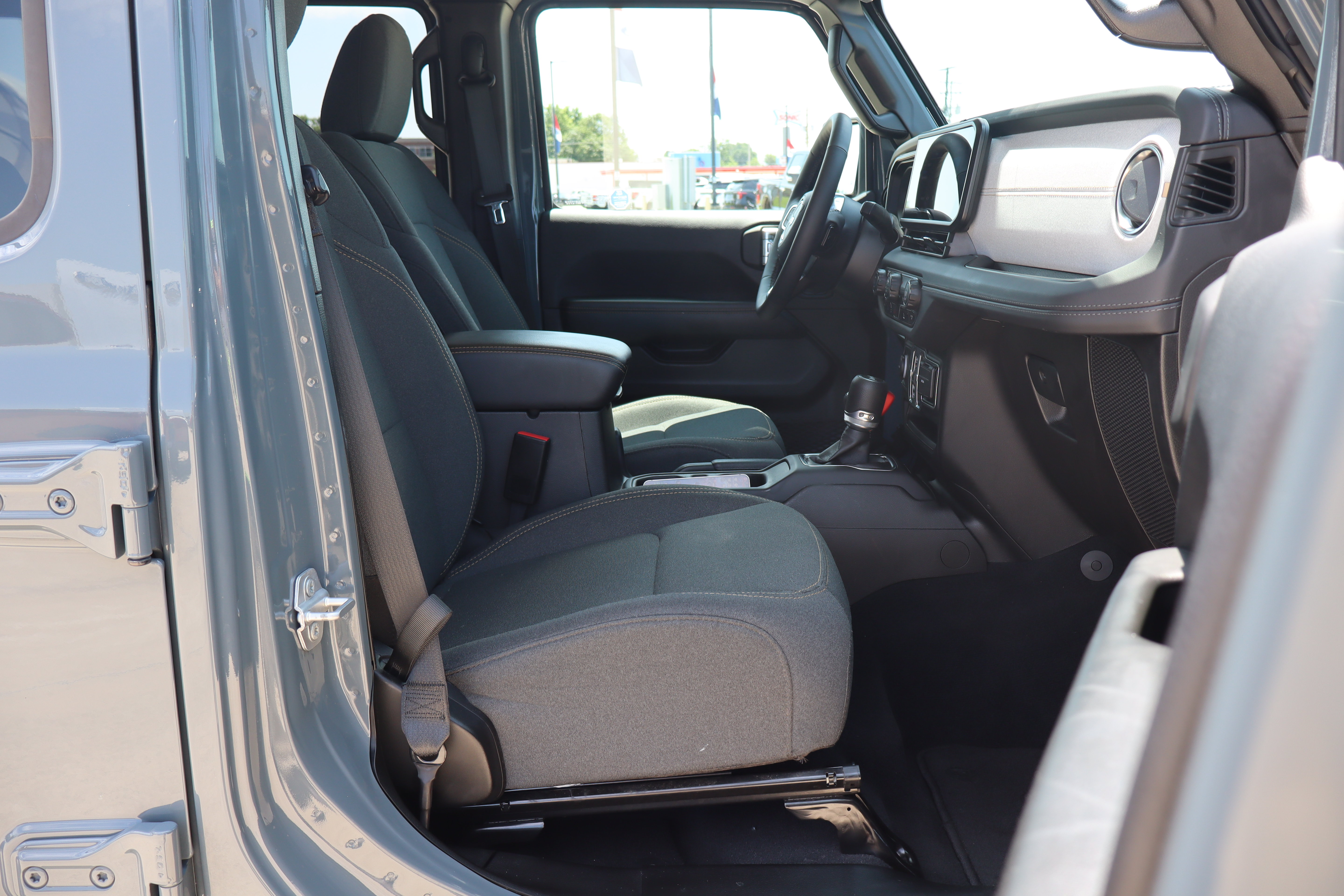 Used 2025 Jeep Wrangler Unlimited Sahara AWD/4WD image 12