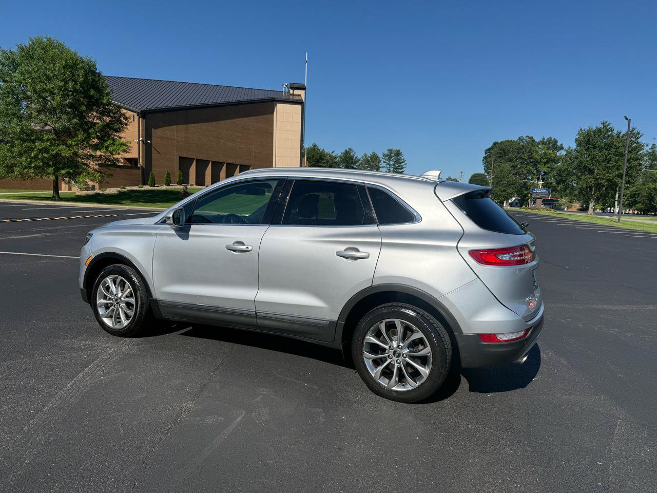 Used 2019 Lincoln MKC Select w/ Select Plus Package AWD/4WD image 3