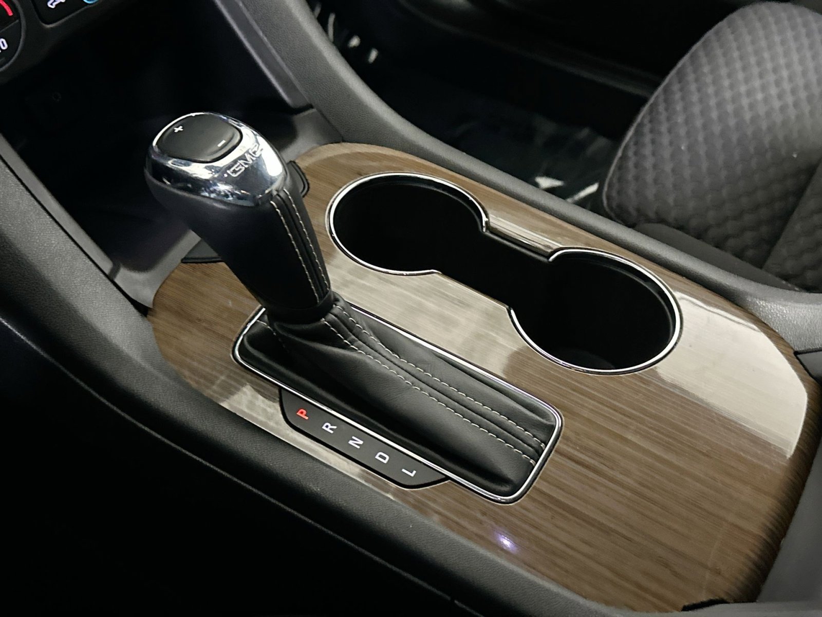 Used 2019 GMC Acadia SLE image 29