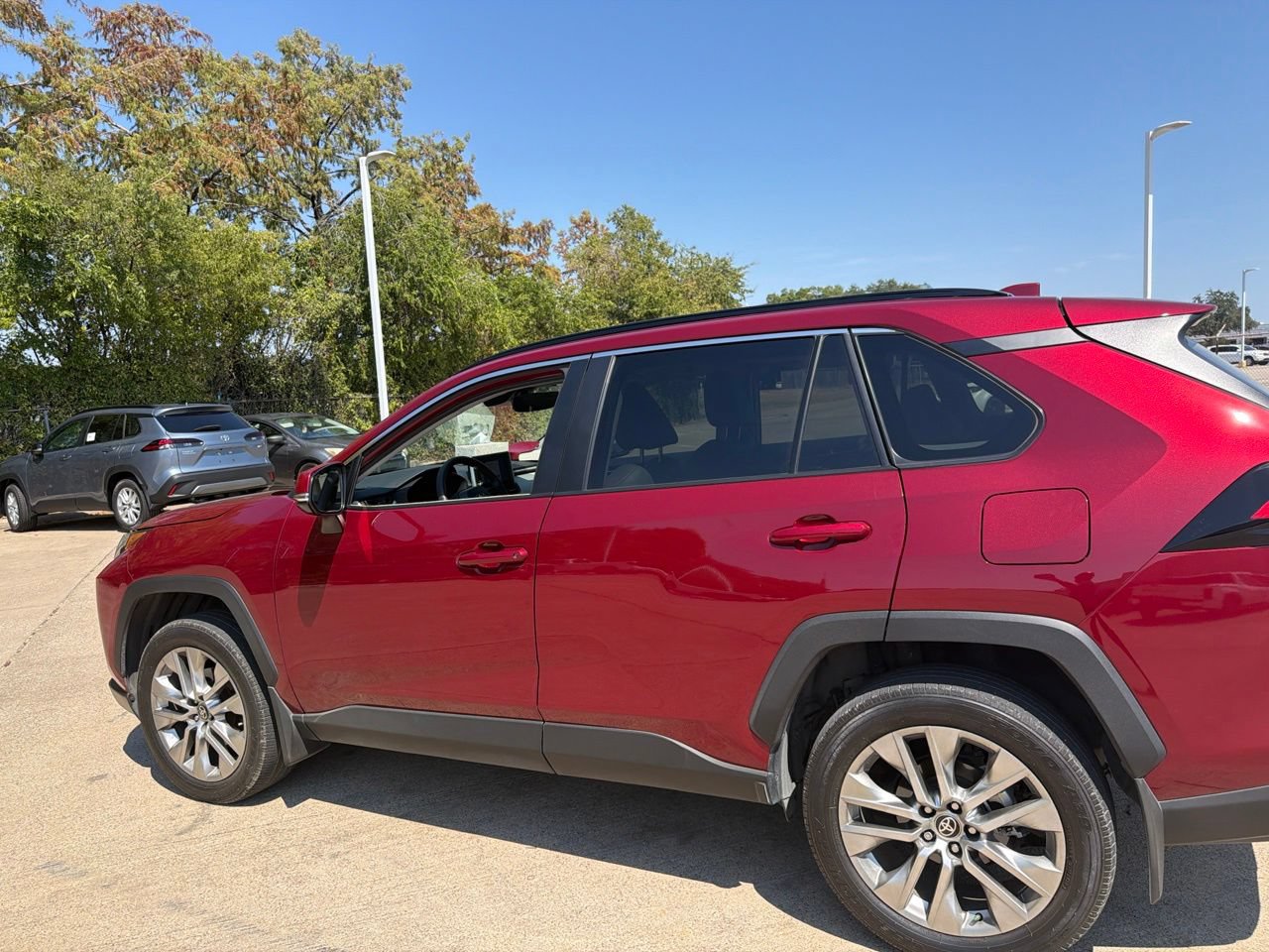Used 2025 Toyota RAV4 XLE Premium FWD image 7