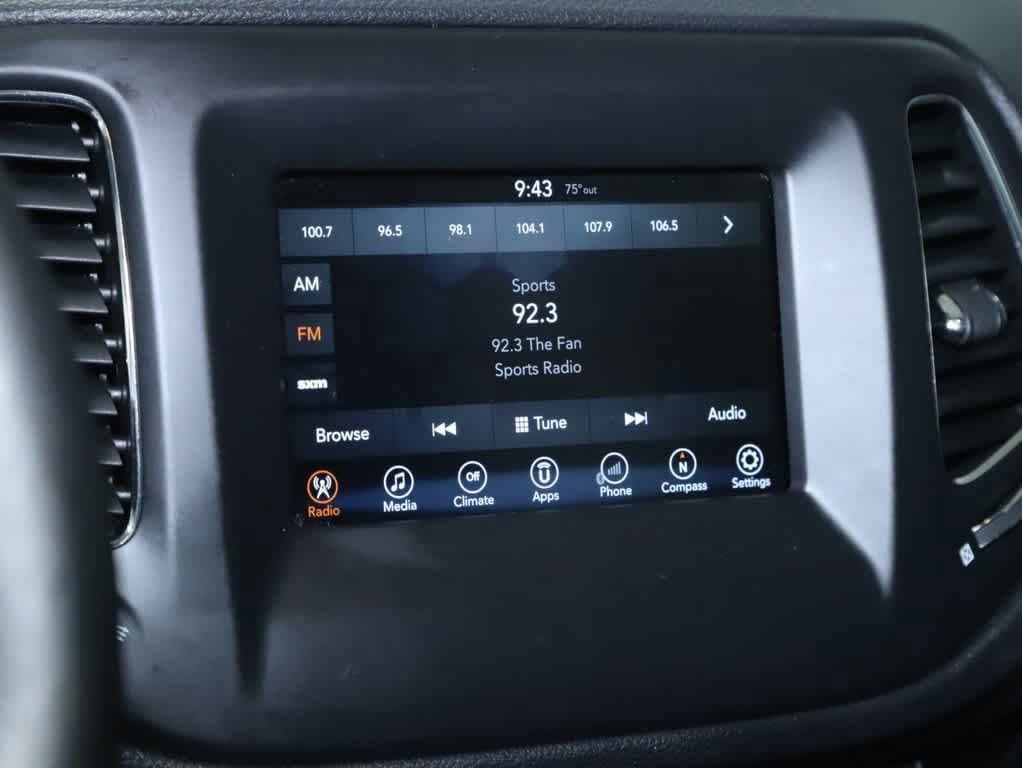 Used 2017 Jeep Compass Latitude w/ Popular Equipment Group AWD/4WD image 27