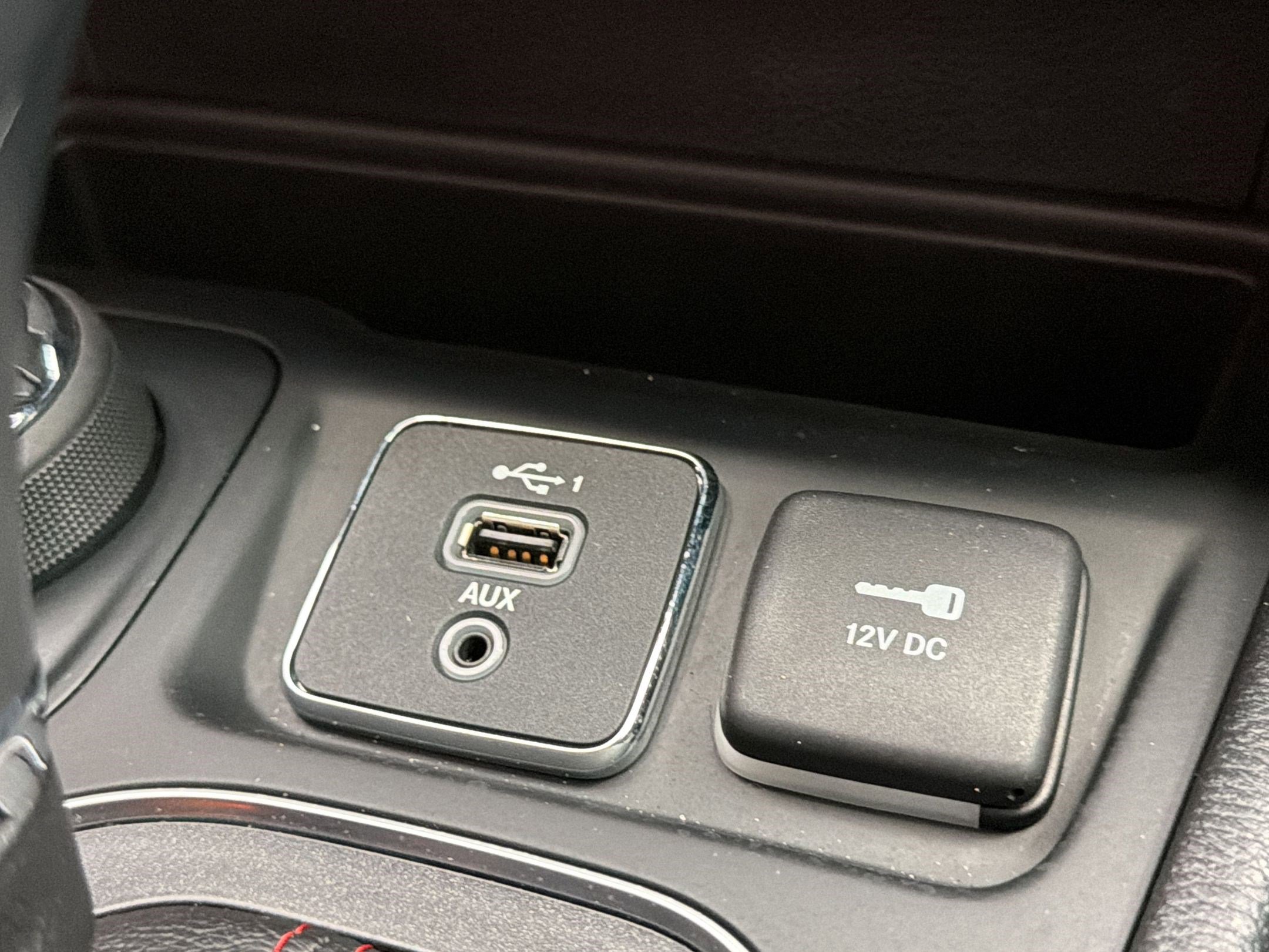 Used 2020 Jeep Cherokee Trailhawk w/ Cold Weather Group AWD/4WD image 30