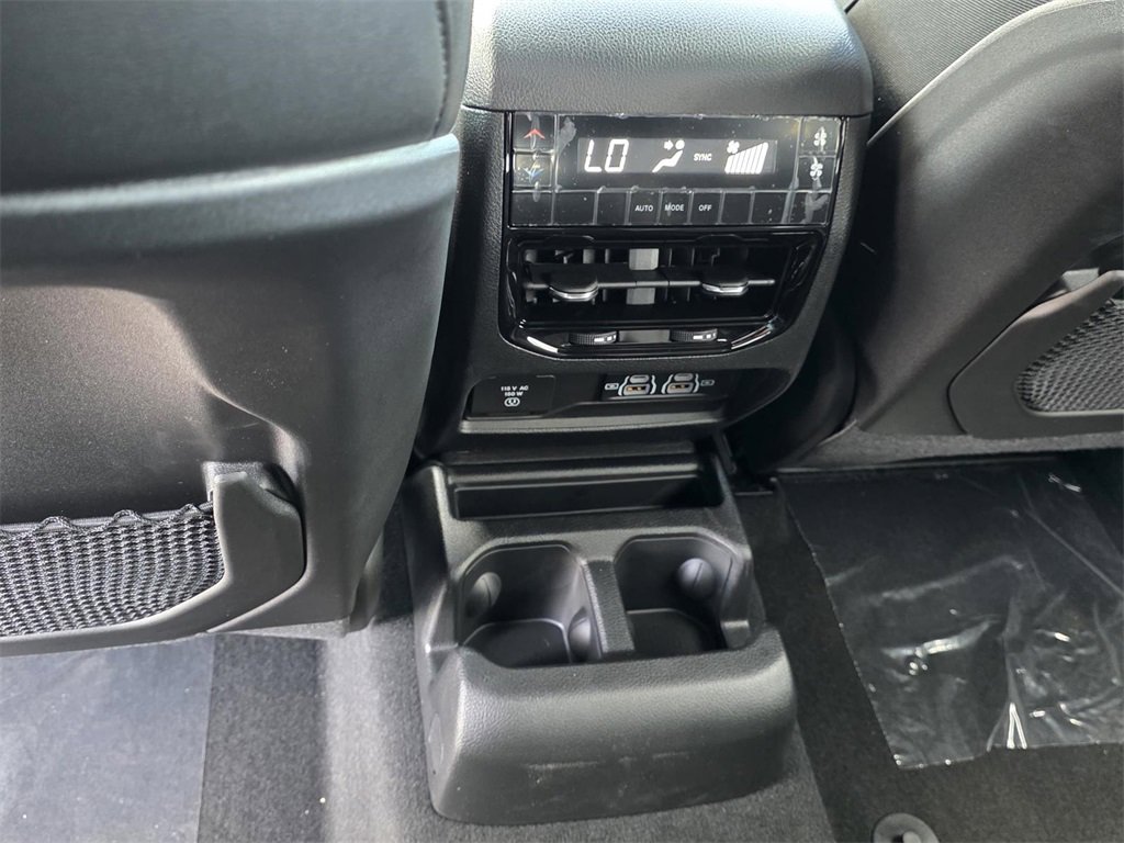 New 2025 Jeep Grand Cherokee L Altitude image 10
