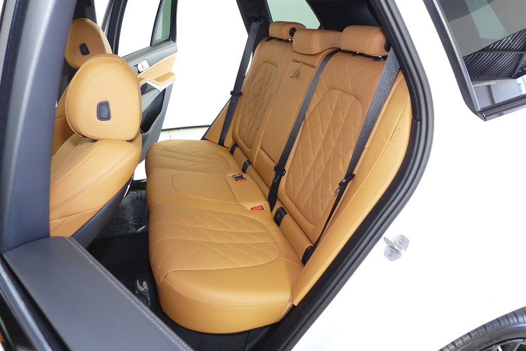 Used 2024 BMW X5 sDrive40i w/ M Sport Package RWD image 21
