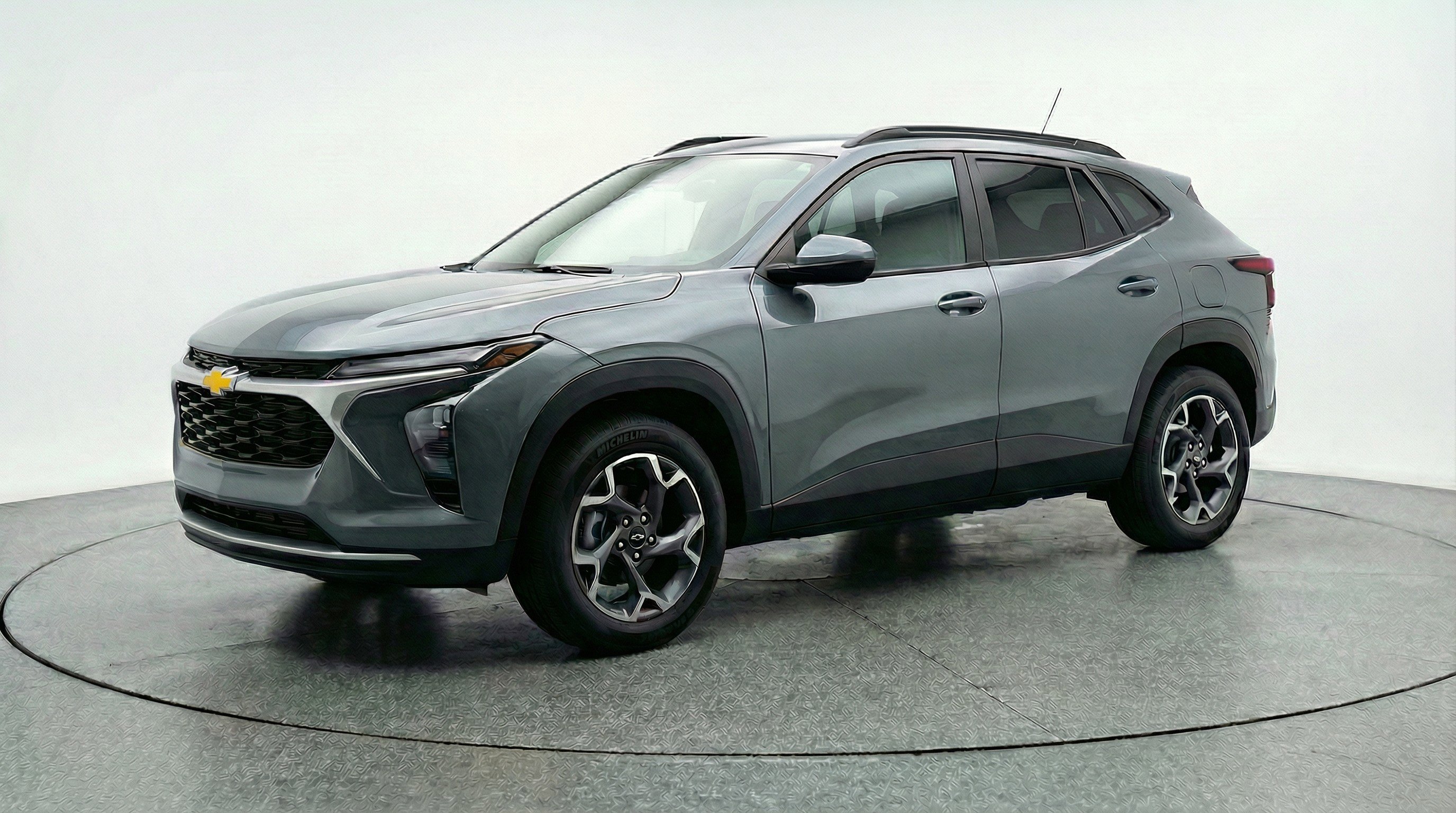 Used 2025 Chevrolet Trax LT image 3