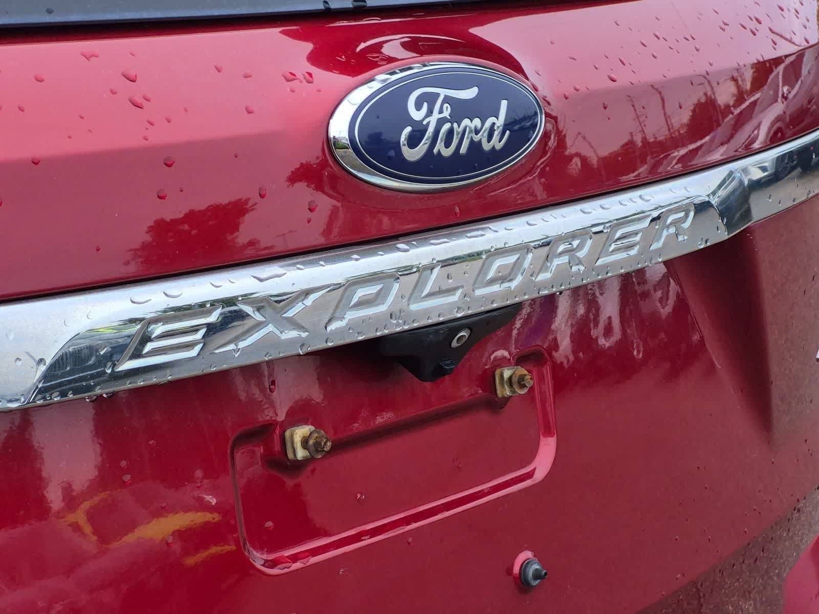 Used 2017 Ford Explorer XLT w/ Equipment Group 202A AWD/4WD image 13