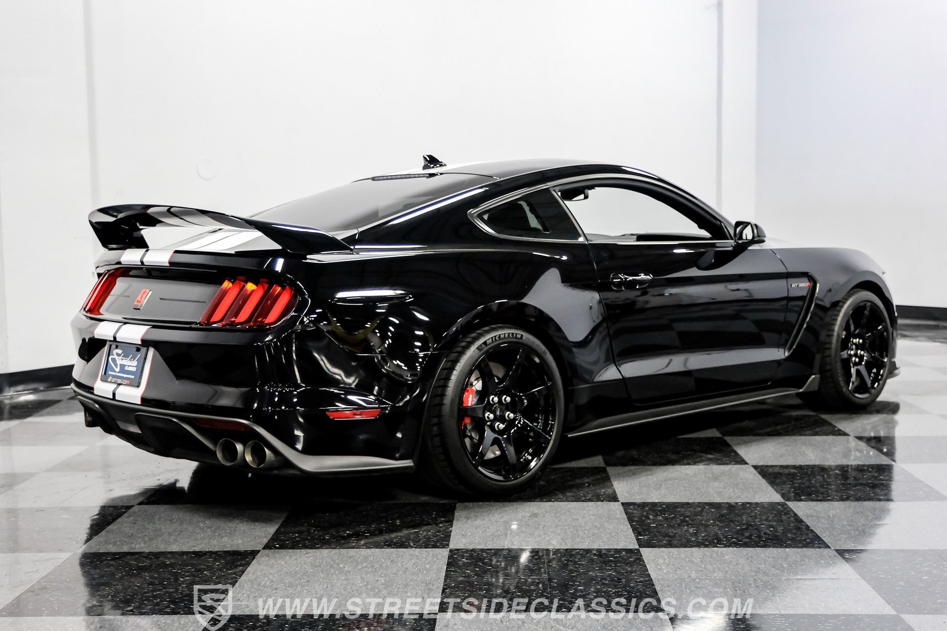 Used 2020 Ford Mustang Shelby GT350R w/ GT350R Equipment Group 920A RWD image 12