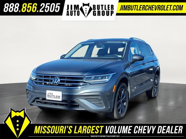Used 2024 Volkswagen Tiguan SE AWD/4WD image 1
