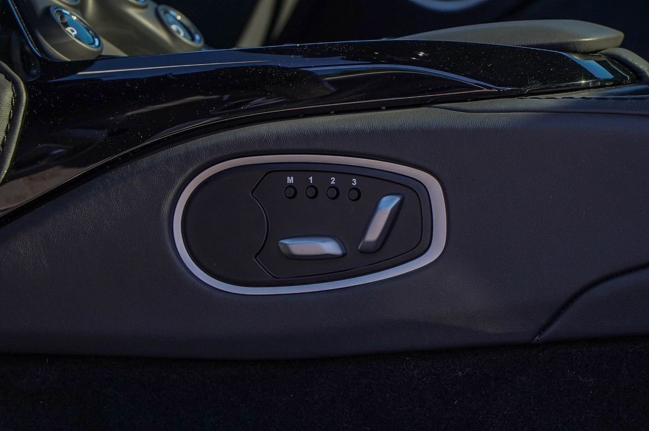 Used 2022 Aston Martin V8 Vantage Coupe image 37