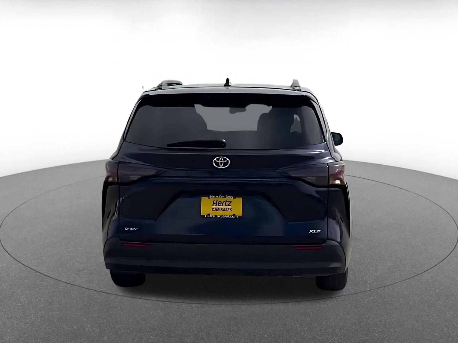Used 2025 Toyota Sienna XLE FWD image 12
