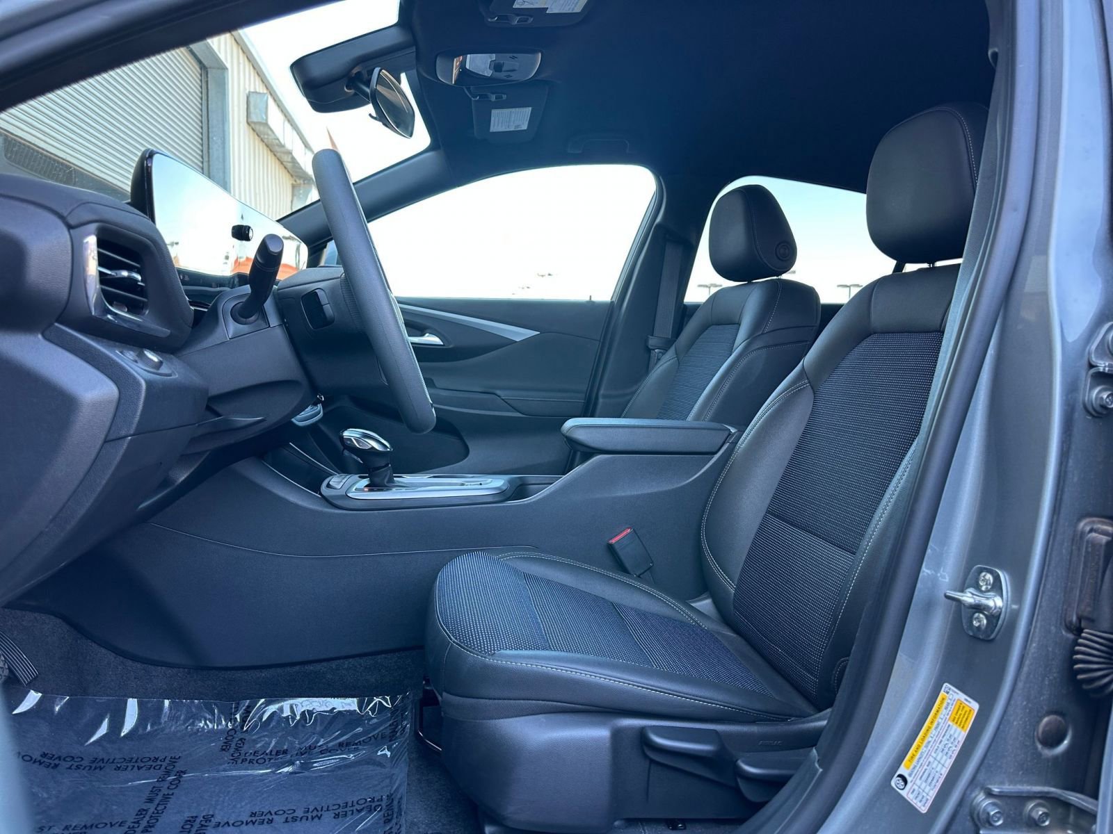 Used 2025 Buick Envista Preferred image 24