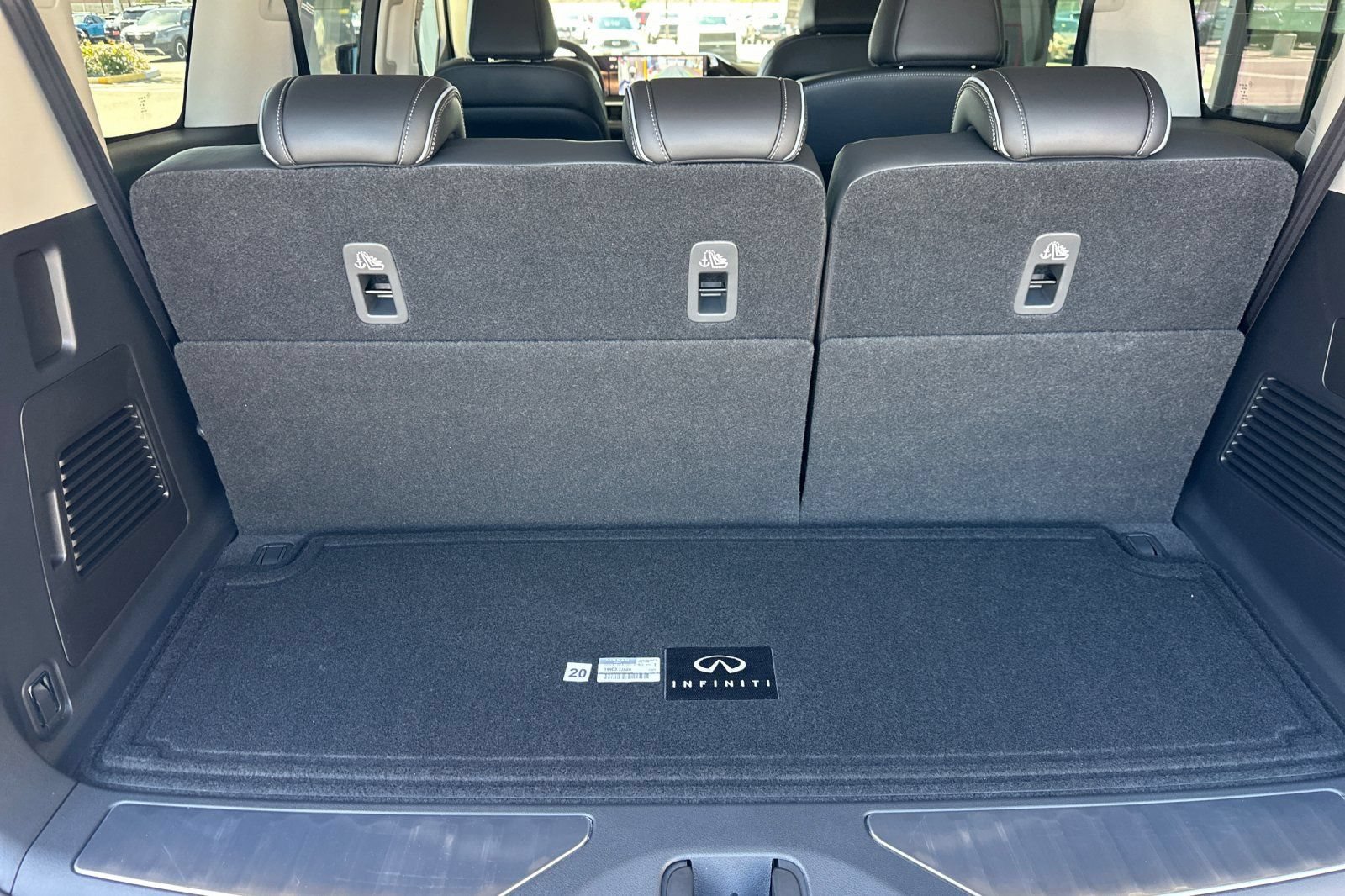 New 2026 INFINITI QX80 Luxe w/ Cargo Package AWD/4WD image 17