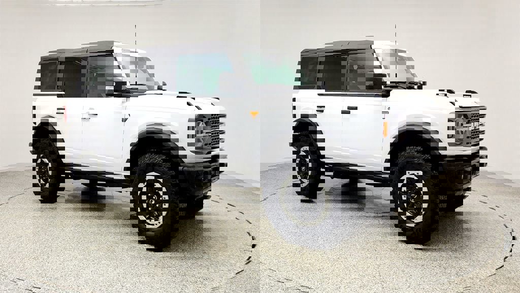 Used 2025 Ford Bronco Badlands image 3