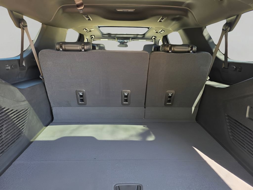 New 2026 Chevrolet Suburban RST image 7