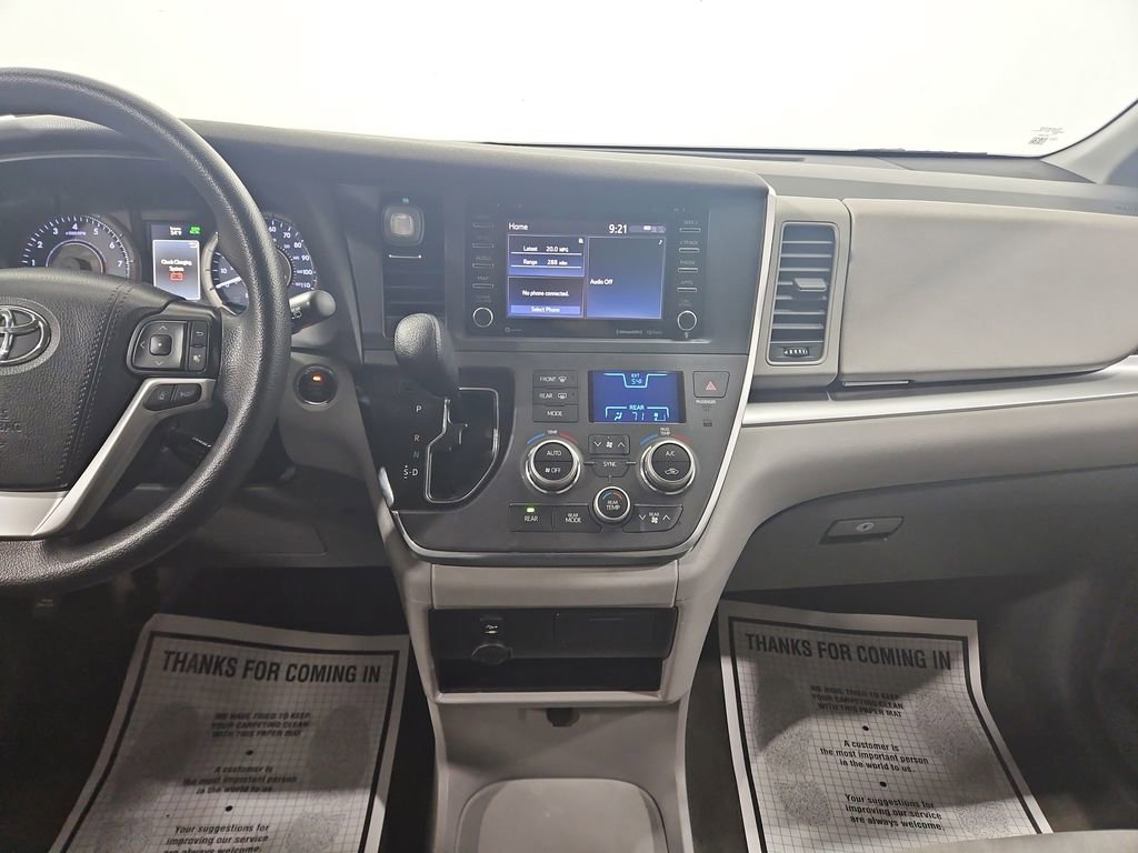 Used 2019 Toyota Sienna LE w/ LE Preferred Package FWD image 18