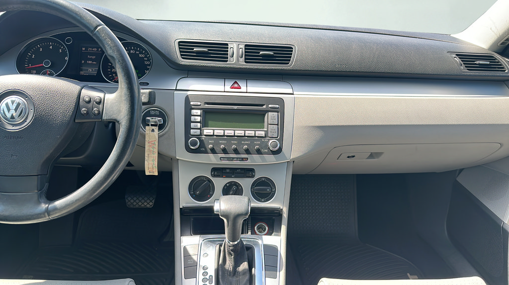 Used 2009 Volkswagen Passat Komfort FWD image 14