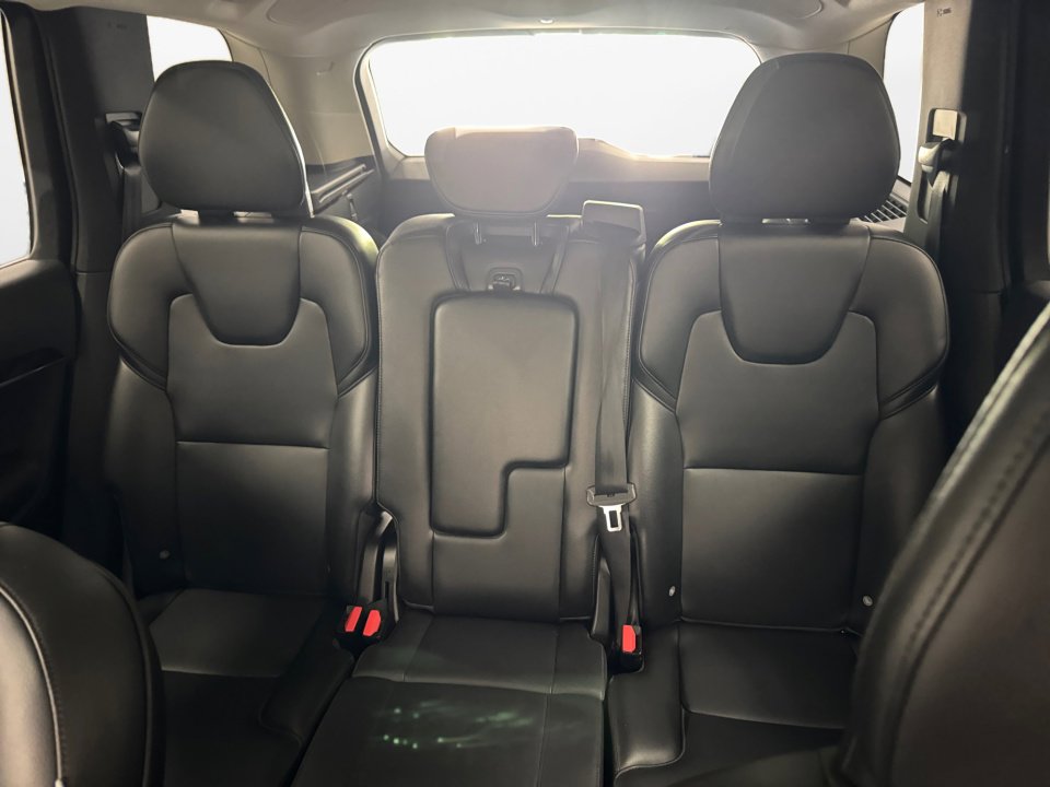Used 2017 Volvo XC90 T5 Momentum w/ Vision Package FWD image 15