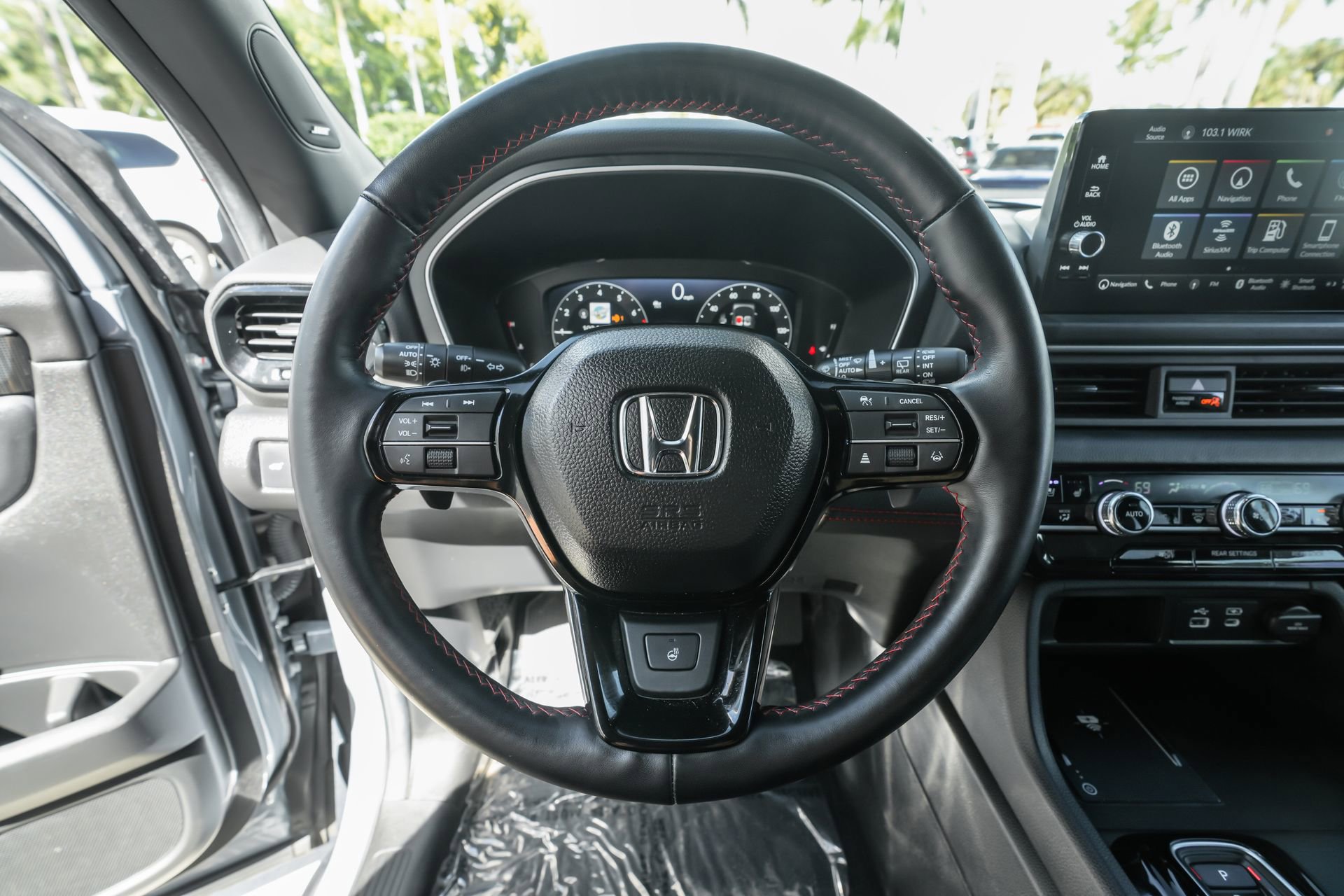 Used 2025 Honda Pilot Black Edition image 7