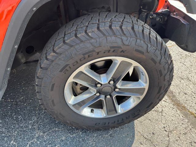 Used 2020 Jeep Wrangler Unlimited Sahara w/ Uconnect 4C Nav & Sound Group AWD/4WD image 5