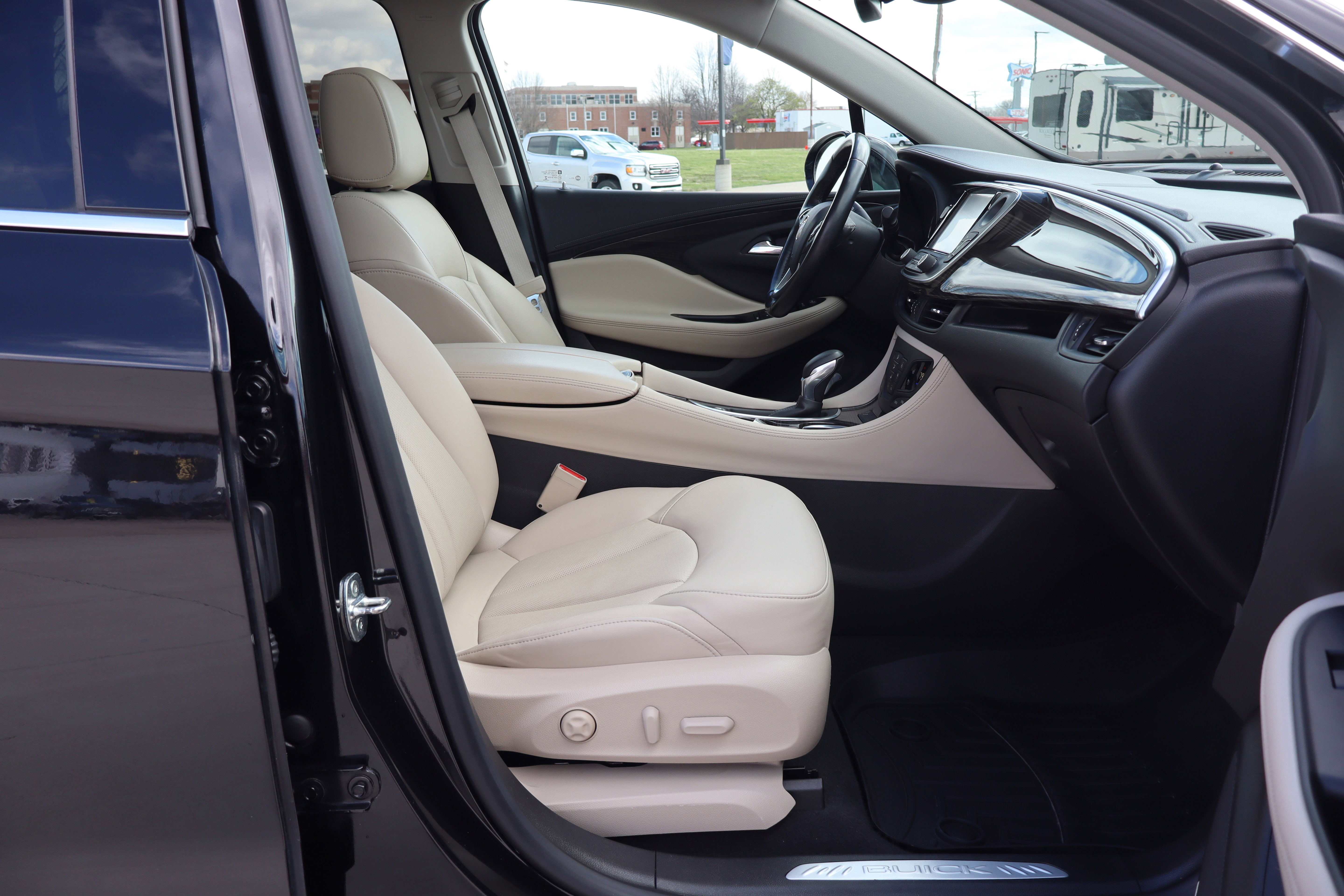 Used 2019 Buick Envision Premium w/ Driver Confidence Package image 12