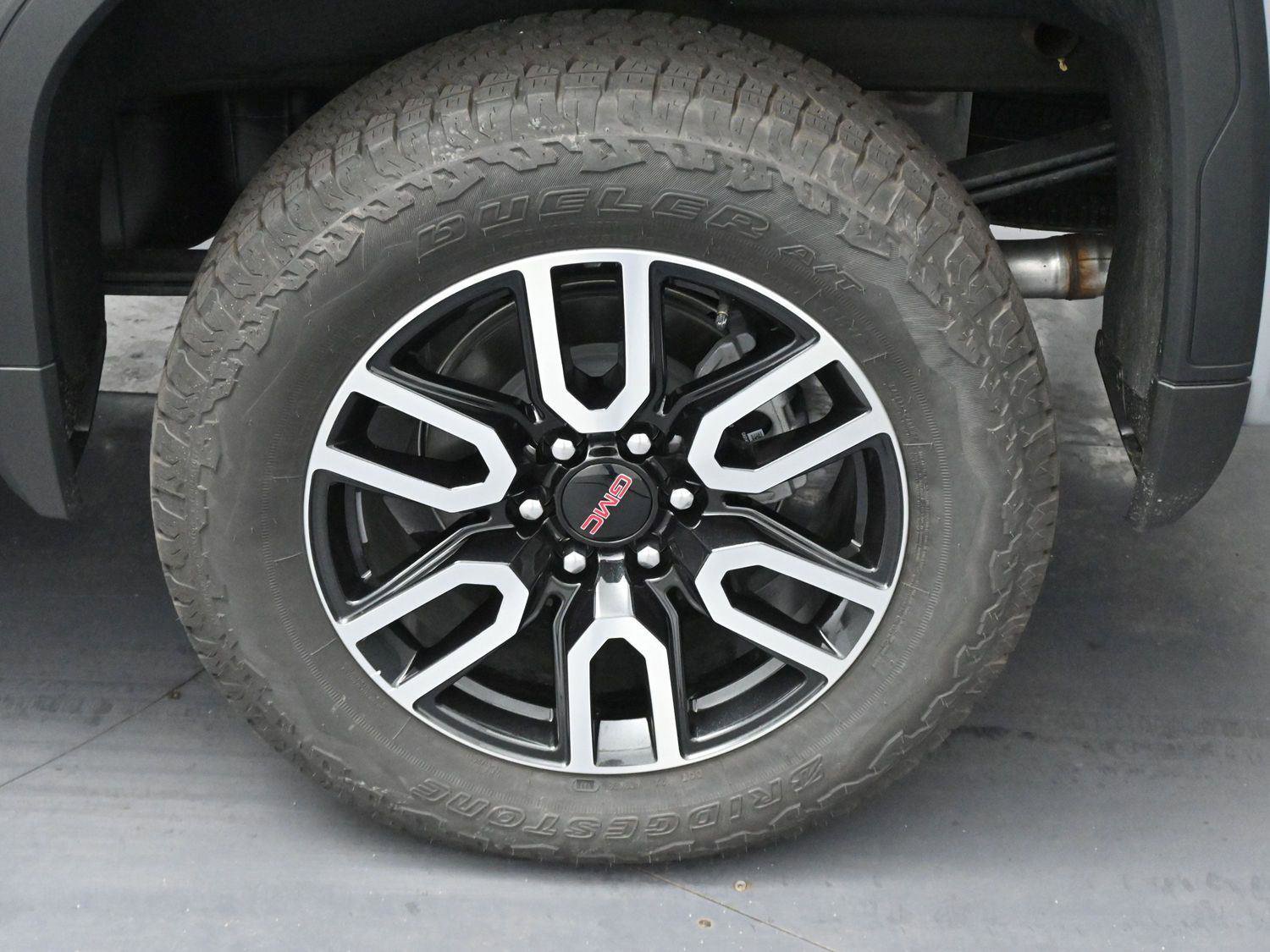 Used 2025 GMC Sierra 1500 AT4 w/ AT4 Premium Package image 37