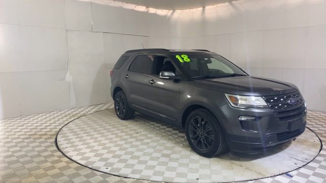 Used 2018 Ford Explorer XLT w/ Equipment Group 202A AWD/4WD image 2