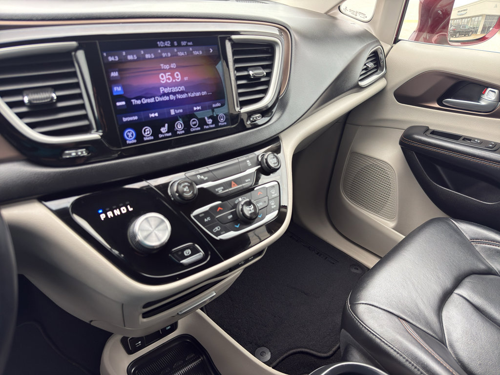 Used 2017 Chrysler Pacifica Touring-L image 20