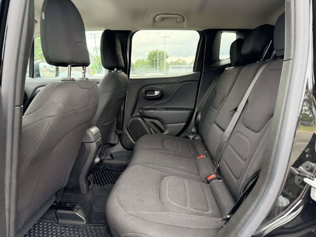 Used 2022 Jeep Renegade Latitude w/ Convenience Group AWD/4WD image 13