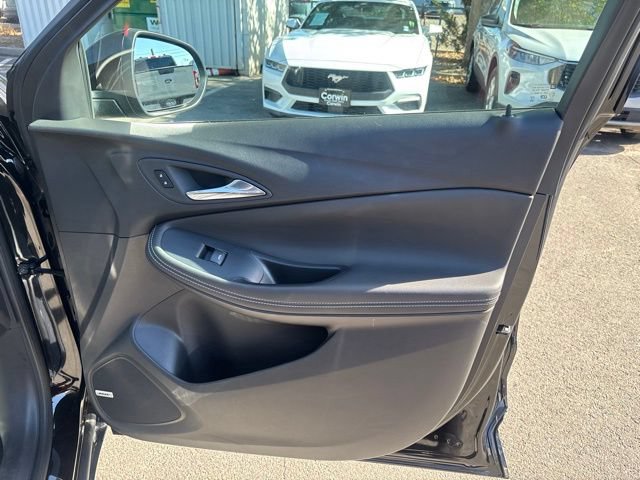 Used 2025 Buick Encore GX Avenir w/ Avenir Technology Package AWD/4WD image 39