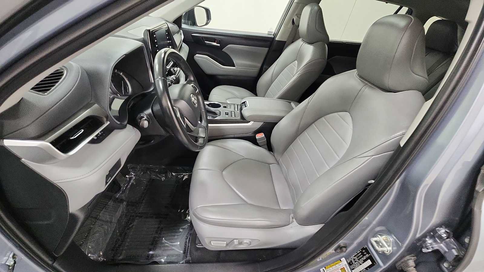 Certified 2022 Toyota Highlander XLE AWD/4WD image 13